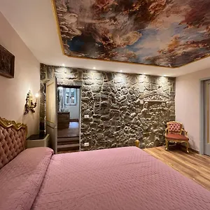 the-house-with-the-well-and-the-fescos-palace-in-cortona.it-tuscanyhotel.com/